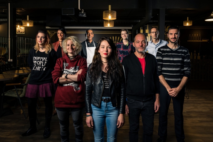 Photographe Lyon Villeurbanne – Portrait entreprise équipe Le Loop’s Pub – Gratte-Ciel commerçant groupe Photographe Lyon Villeurbanne - Portrait entreprise équipe Le Loop's Pub - Gratte-Ciel commerçant groupe